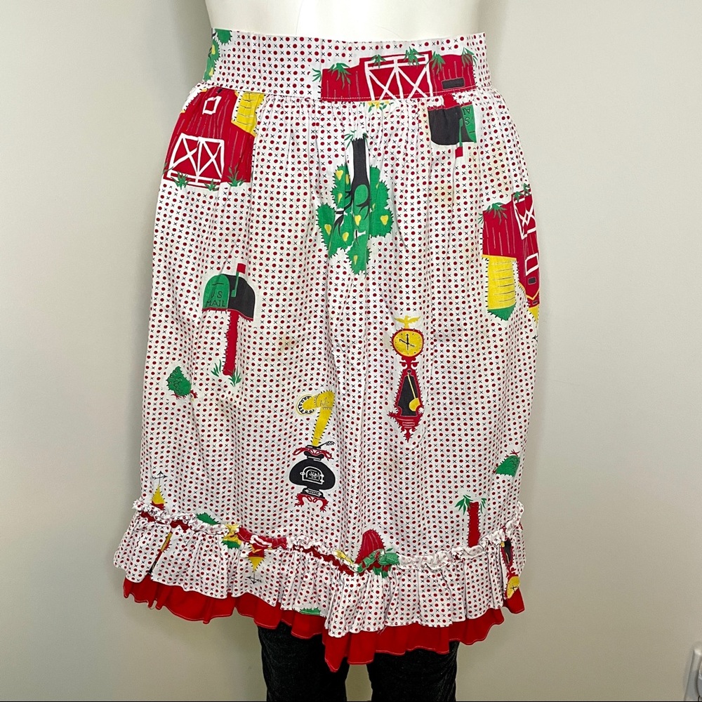 Vintage apron with old-timey images 😂